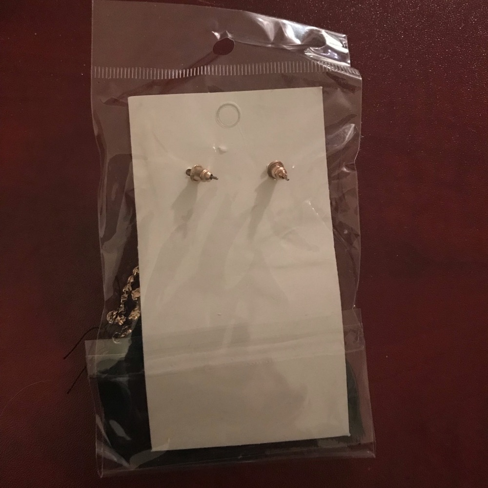 NEW Black Tassel Earrings - Picture 4 of 6